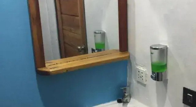 Кровать в общем номере Tipsea Turtle Gili Air