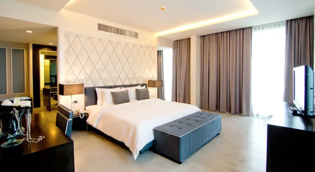 Люкс Royal с 2 комнатами Way Hotel Pattaya