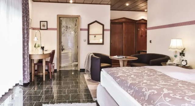 Полулюкс Hotel-Restaurant Barbarossahof