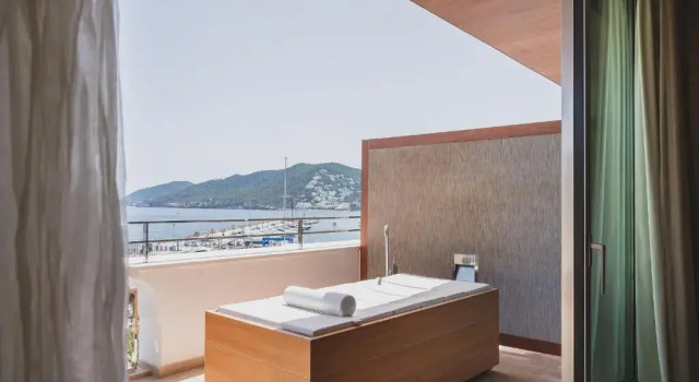 Двухместный полулюкс с видом на море Aguas de Ibiza by NCalma Hotels
