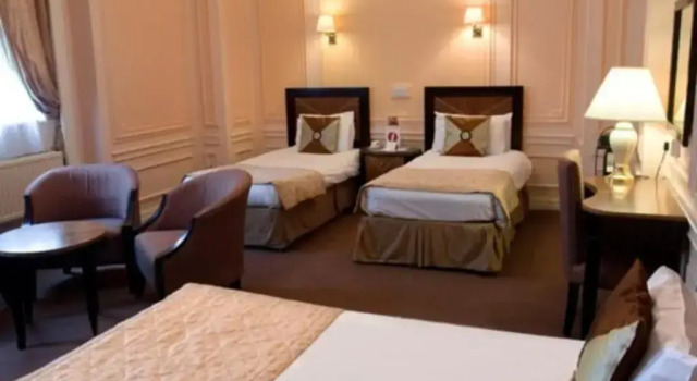 Трёхместный номер Standard Adelphi Hotel