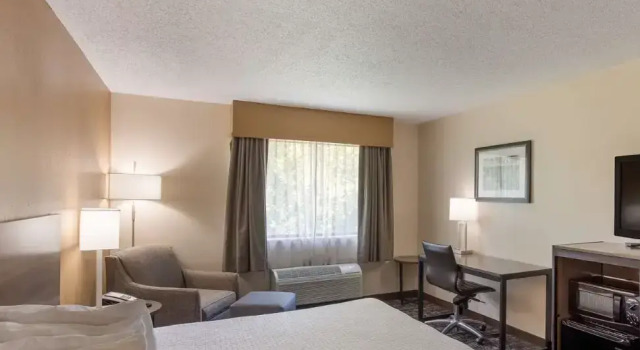 Двухместный номер Accessible Best Western Logan Inn