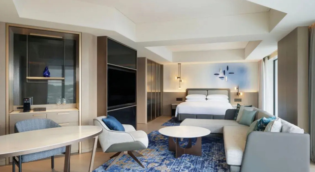 Двухместный люкс клубный c 1 комнатой с балконом и с видом на гавань Nagasaki Marriott Hotel