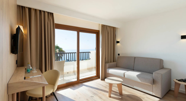 Двухместный люкс c 1 комнатой с видом на море Alua Suites Las Rocas