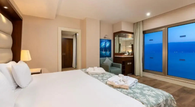 Двухместный люкс с видом на море Ramada Plaza Antalya