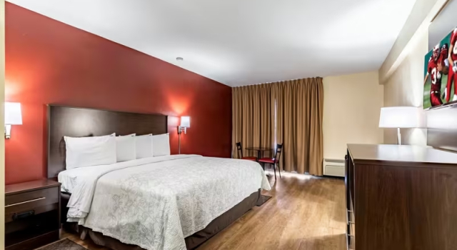 Двухместный люкс Red Roof Inn PLUS & Suites Houston - IAH Airport SW