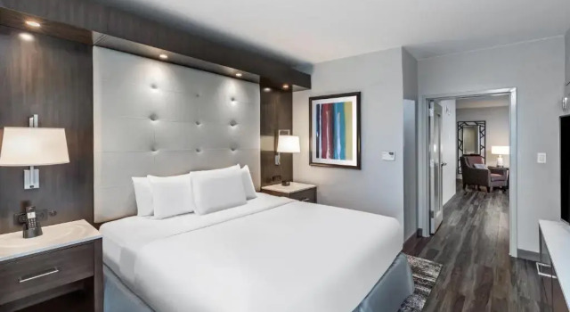 Двухместный люкс с 2 комнатами Embassy Suites by Hilton Houston-Energy Corridor