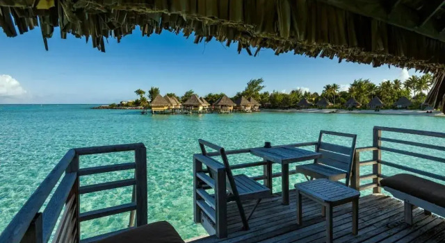 Полулюкс InterContinental Bora Bora Le Moana Resort by IHG
