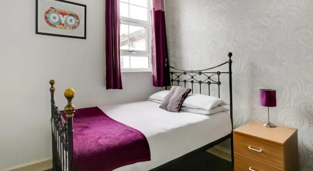 Двухместный номер Small OYO Gin House Hotel