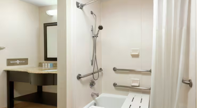 Двухместный люкс для гостей с ограниченными возможностями Hampton Inn and Suites Houston Clear Lake NASA