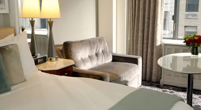 Номер Grand Loews Regency New York Hotel