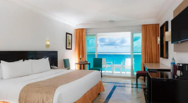 Четырёхместный номер Deluxe с видом на океан Krystal Cancun
