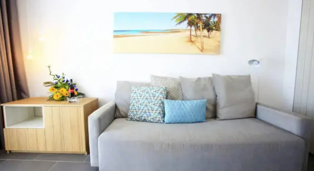 Люкс с 2 комнатами с балконом Отель BLUESEA Alyssa Suite