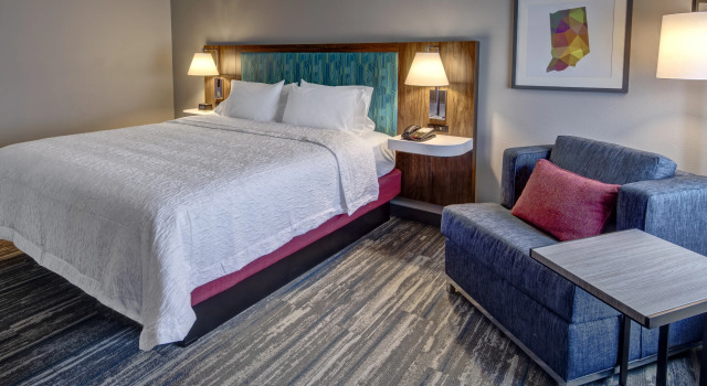 Holiday Inn Express Louisville-Northwest (New Albany), Boek Hotel Hotels in Kentucky met parkeren, Parkeren