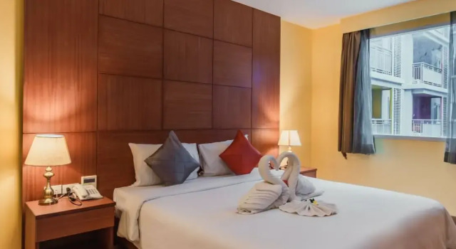 Люкс Family с видом на бассейн Отель Elite Suites Patong