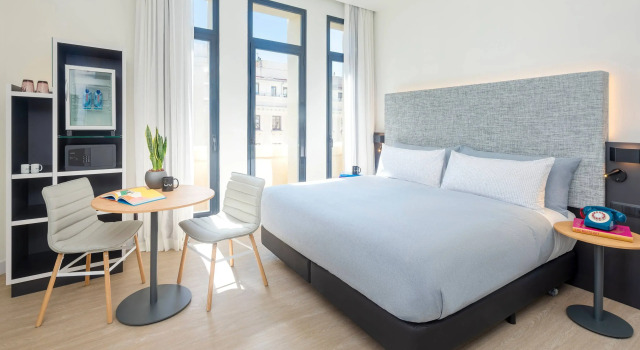 Номер Connected The INNSiDE с красивым видом из окна INNSiDE by Meliá Madrid Gran Vía
