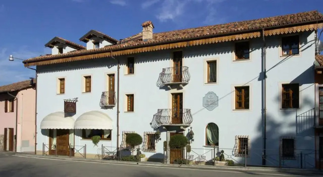 Hotel Casa Pavesi, Boek Hotel Grinzane Cavour Langhe