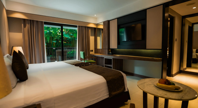 Двухместный номер Deluxe с балконом Отель The Nest Hotel Nusa Dua