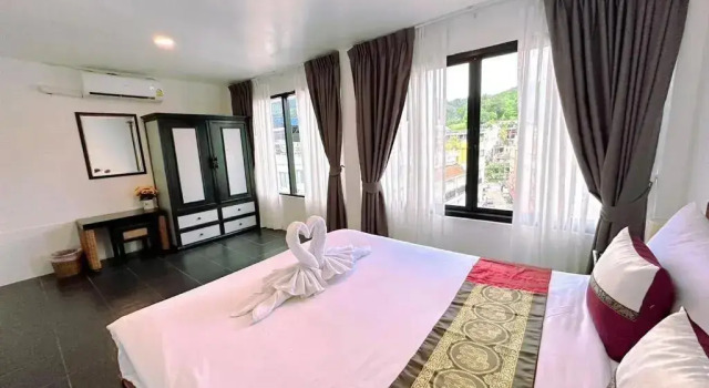 Двухместный люкс Hotel Baya Phuket - Rooftop Pool, Next to Food Market & Steps to Beach