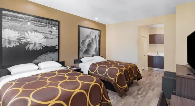 Четырёхместный номер Mobility/Hearing Impaired Accessible Super 8 by Wyndham Houston NW Beltway 8/West Rd