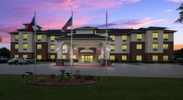 Best Western Plus Lake Dallas Inn & Suites