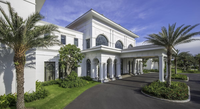 Melia Vinpearl Cam Ranh Beach Resort