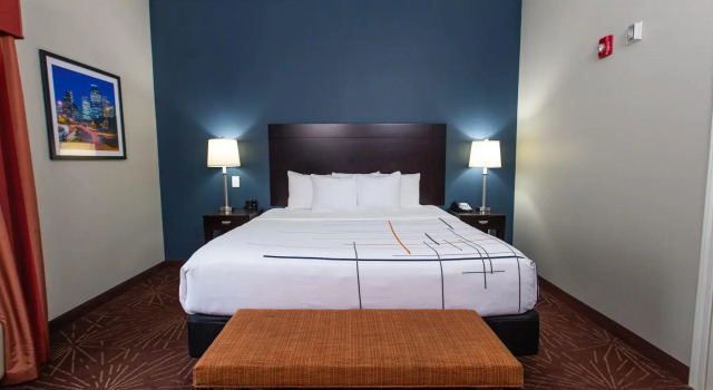Двухместный люкс Mobility/Hearing Accessible c 1 комнатой La Quinta by Wyndham Houston East at Normandy