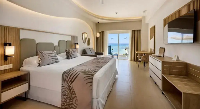 Полулюкс с 2 комнатами с частичным видом на океан Hotel Riu Palace Aquarelle - All Inclusive