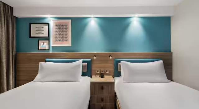 Accessible Twin room Hampton by Hilton Torquay