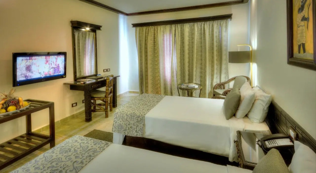 Семейный люкс с красивым видом из окна Africana Hotel & Spa
