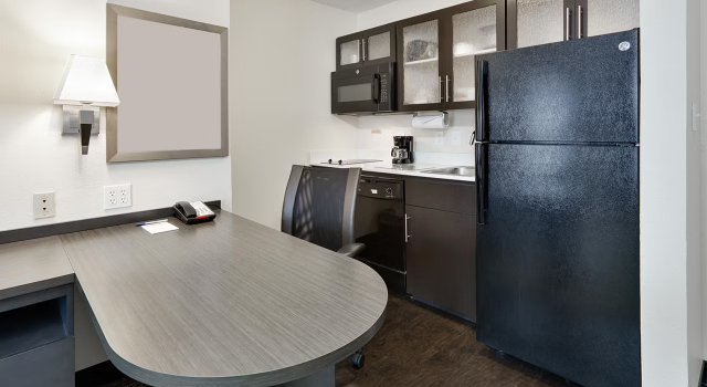 Четырёхместный люкс c 1 комнатой Candlewood Suites Market Center by IHG