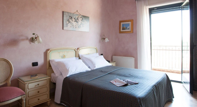 Трёхместный полулюкс Hotel Villa Rosa Antico
