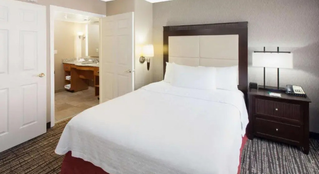 Двухместный Accessible люкс Homewood Suites by Hilton Indianapolis At The Crossing