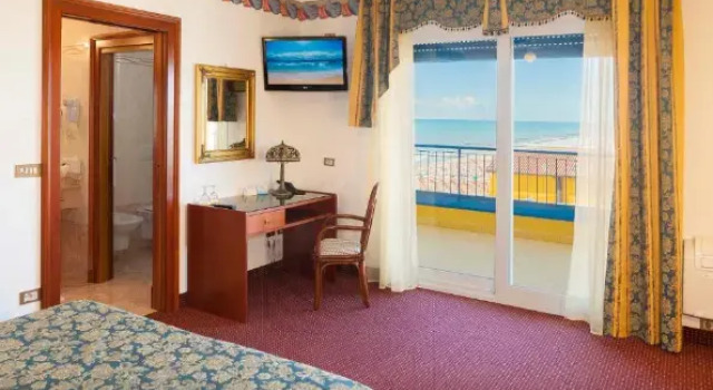 Двухместный люкс с частичным видом на море Hotel Napoleon