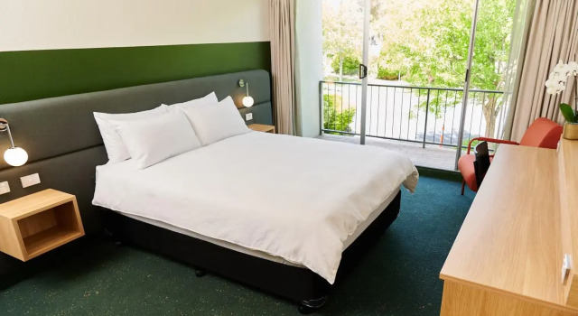 Двухместный номер с диваном с балконом Statesman Hotel