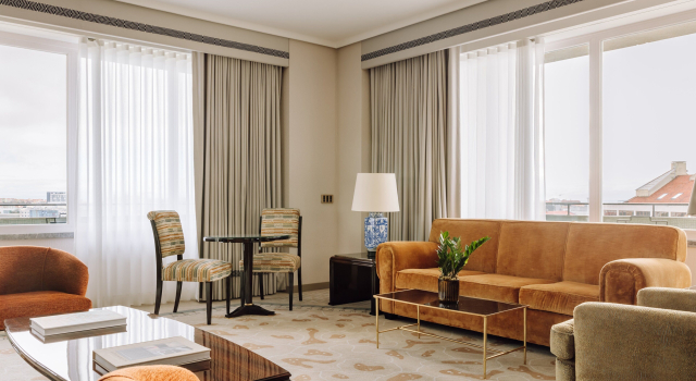 Люкс Almada Negreiros Four Seasons Hotel Ritz Lisbon