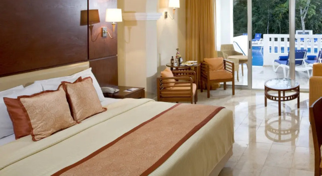 Двухместный полулюкс Deluxe Swimout Курортный отель Grand Sunset Princess - All Inclusive