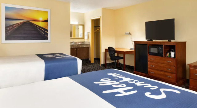 Четырёхместный номер Days Inn by Wyndham Oak Ridge Knoxville