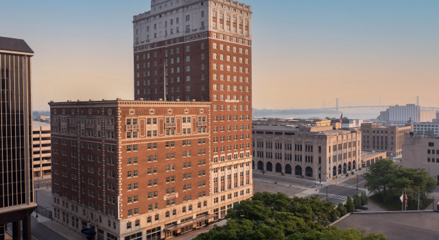 DoubleTree Suites by Hilton Hotel Detroit Downtown - Fort Shelby
