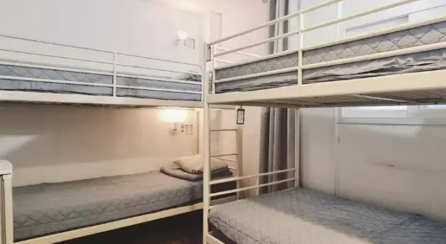 Кровать в общем номере (мужской номер) Blue Boat Hostel Myeongdong