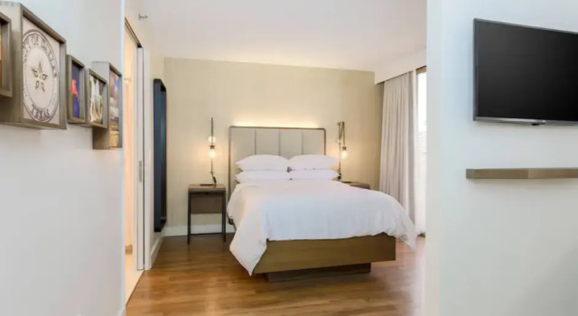 Люкс Sheraton Suites Market Center Dallas
