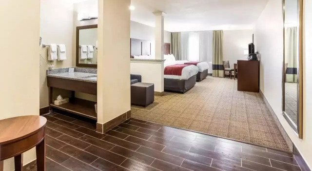 Четырёхместный люкс c 1 комнатой Comfort Inn Waukesha - Milwaukee West