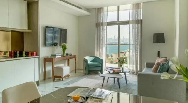 Люкс Palm c 1 комнатой с балконом и с видом на море Th8 Palm Dubai Beach Resort, Vignette Collection by IHG