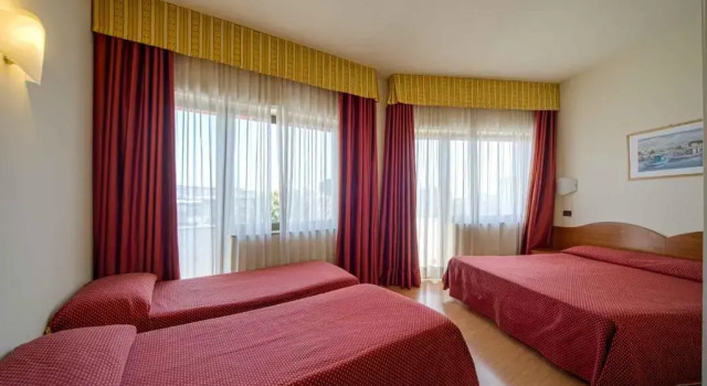 Четырёхместный семейный номер Hotel Centrale