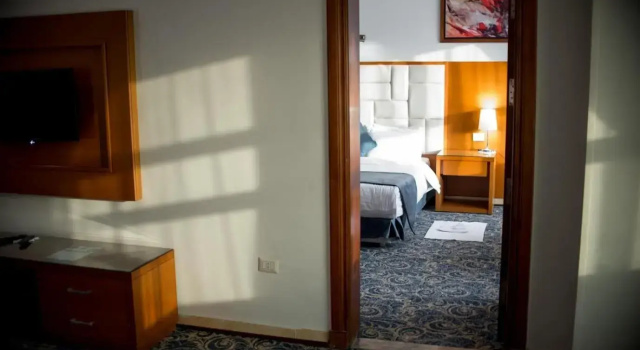 Двухместный полулюкс с видом на бассейн Rehana Plaza Hotel