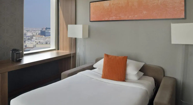 Четырёхместный люкс Savvy с 2 комнатами Aloft by Marriott Dhahran