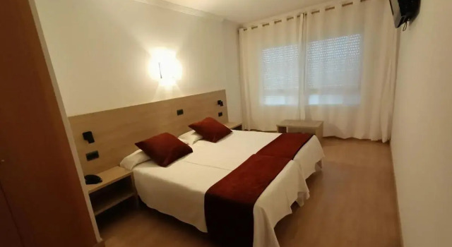 Hotel Vilobi, Reservar Hotel Vilobi d'Onyar Girona Province