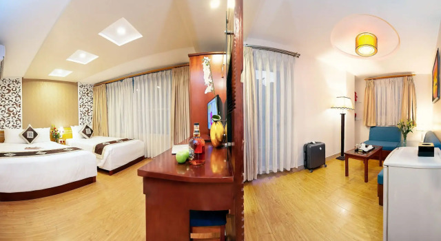 Люкс семейный с видом на город Eden Garden Hotel