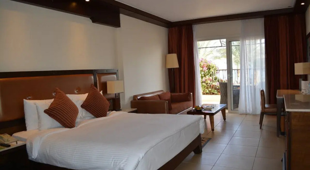 Двухместный номер Lounge Access seafront Grand Rotana Hotel Resort and Spa