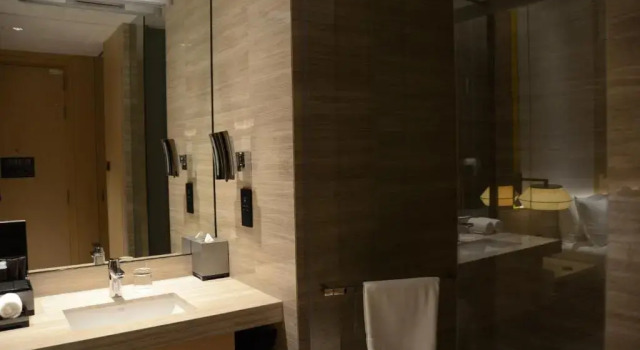 Четырёхместный номер Deluxe EQ Kuala Lumpur